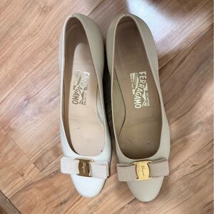 Salvatore Ferragamo Beige Leather Vara Bow Flats with Gold Plaque